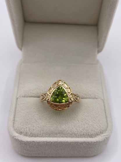 9ct gold peridot ring