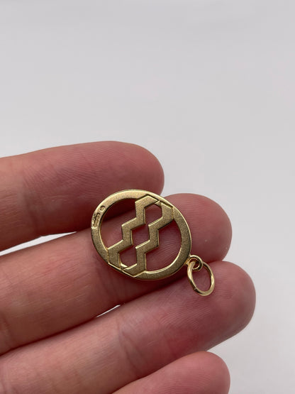 9ct gold Easter egg pendant