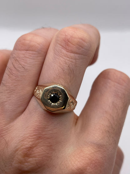 9ct gold garnet signet ring