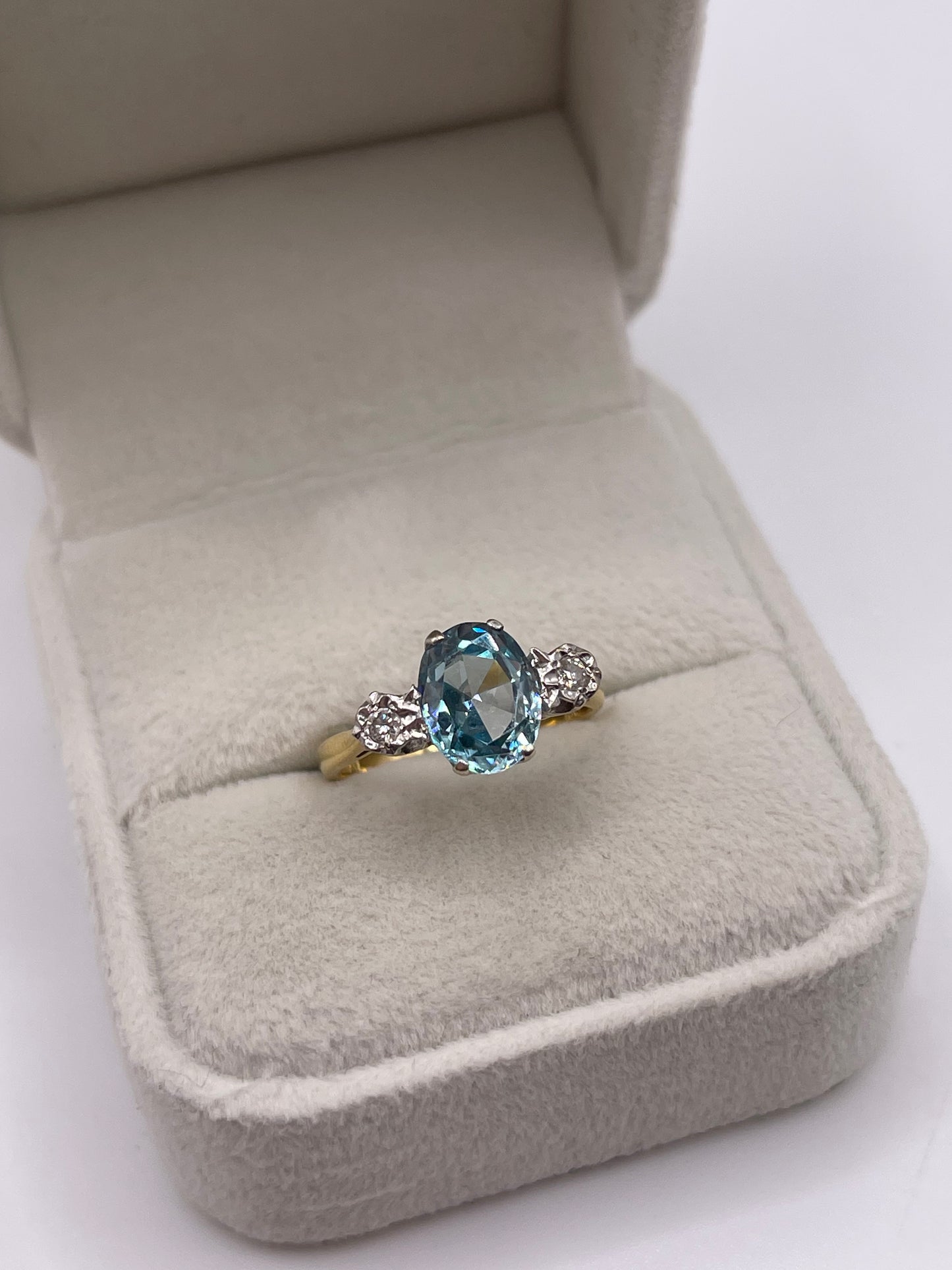 18ct gold blue zircon and diamond ring