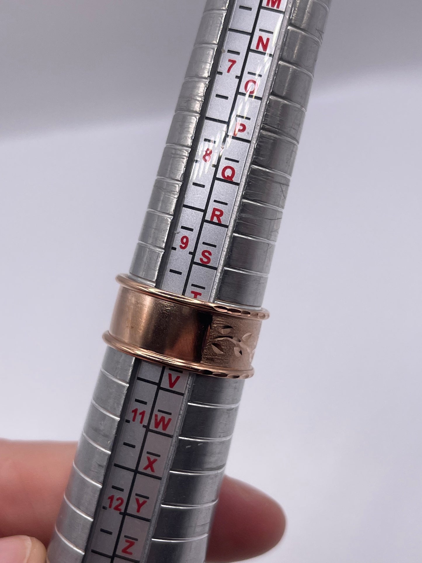 9ct rose gold patterned band
