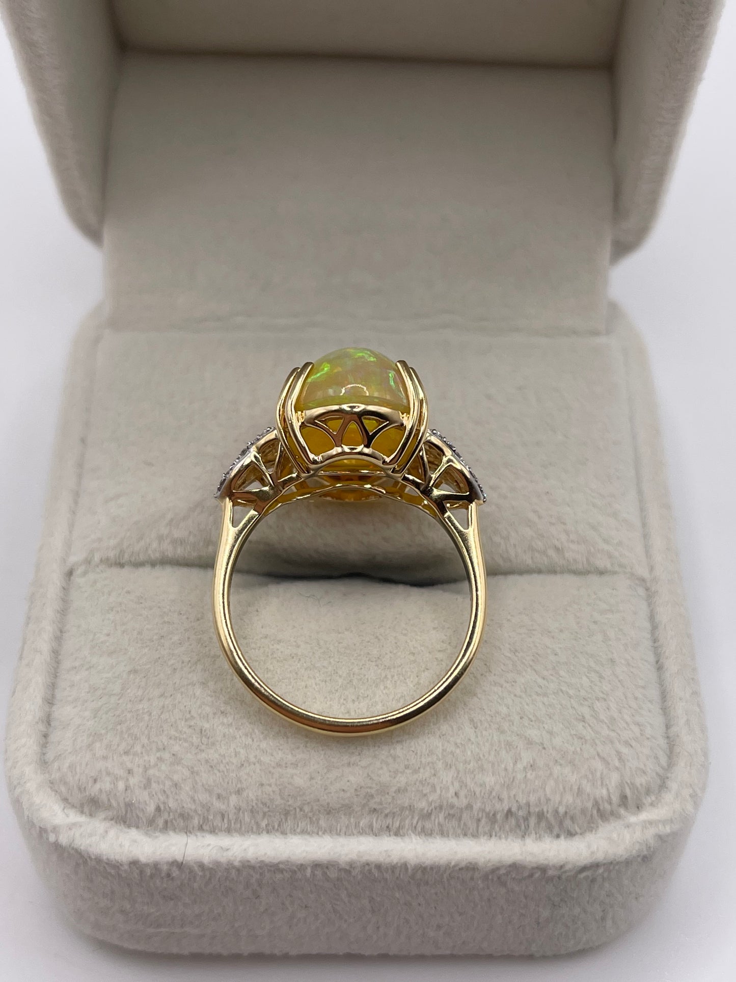14ct gold opal and diamond ring