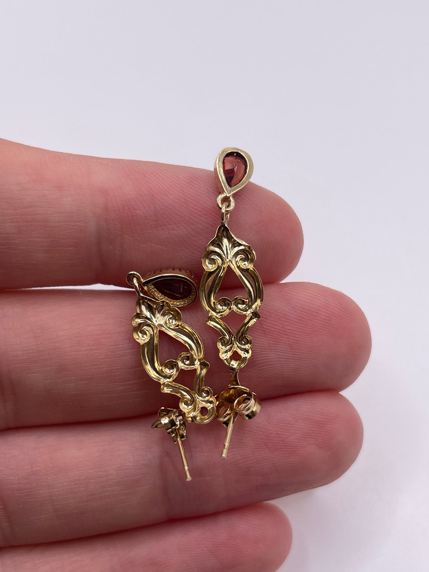 9ct gold garnet earrings