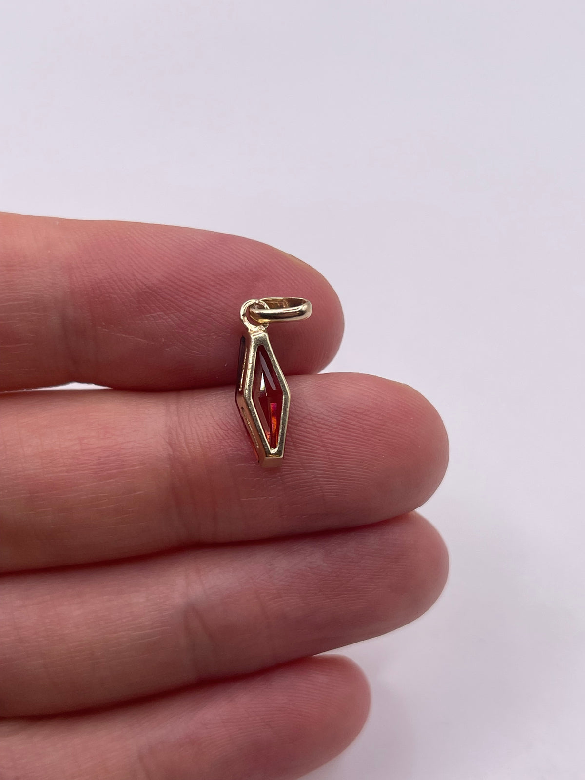 9ct gold garnet pendant