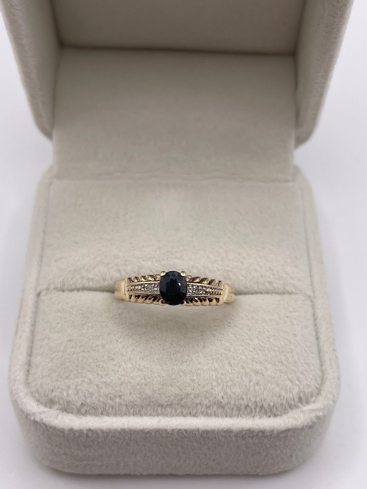 9ct gold sapphire and diamond ring