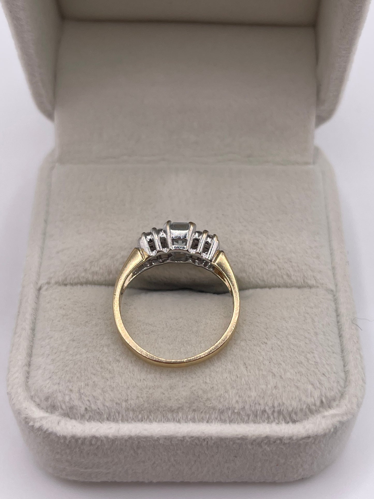 9ct gold aquamarine and diamond ring