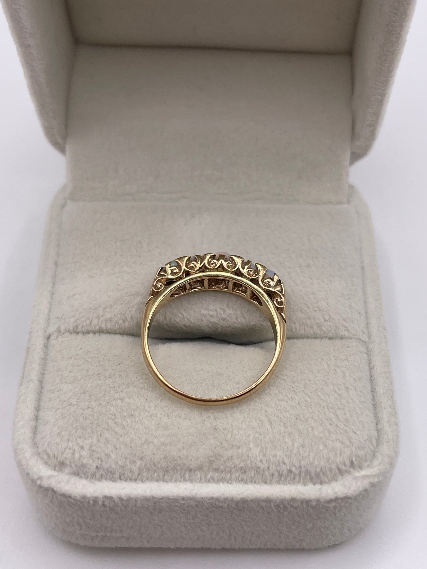 9ct gold opal ring
