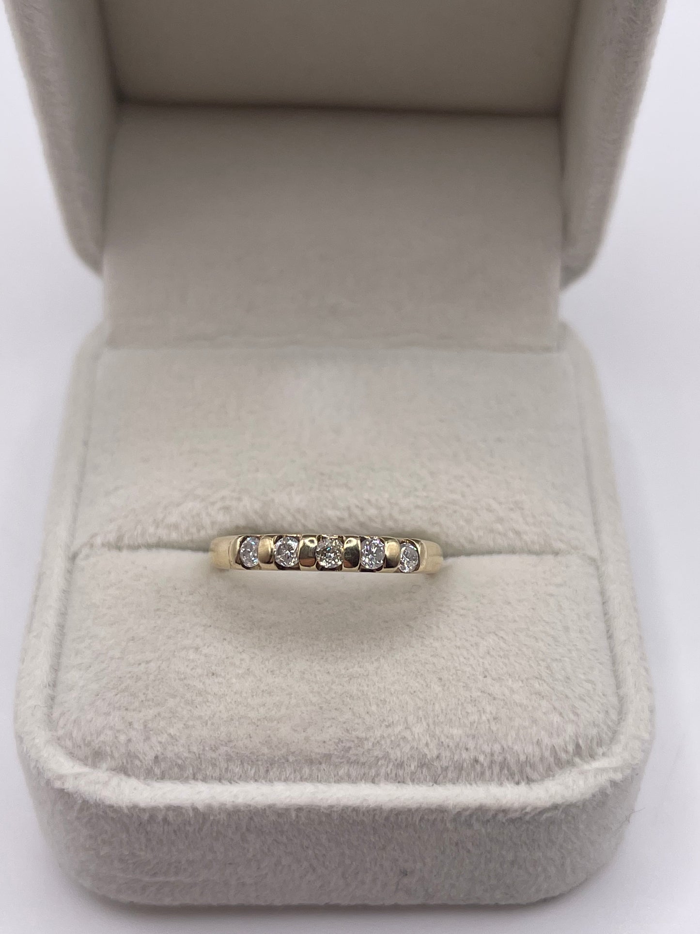 9ct gold diamond ring