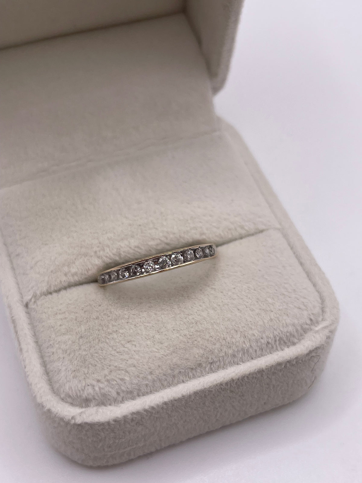 9ct gold diamond ring