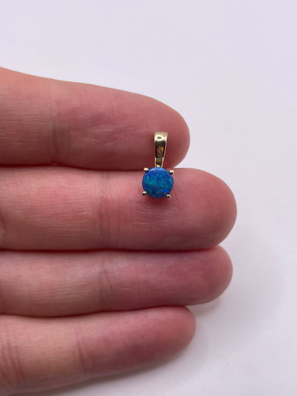 9ct gold opal doublet pendant