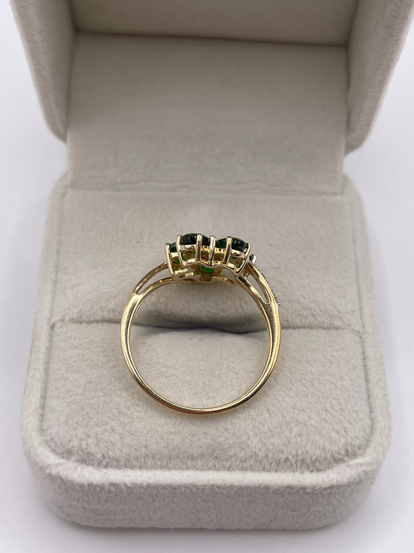 9ct gold diopside and diamond ring