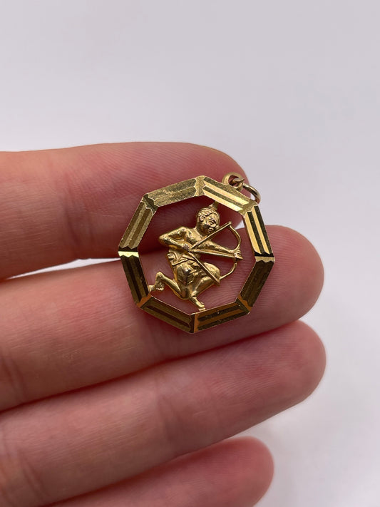 9ct gold Sagittarius pendant