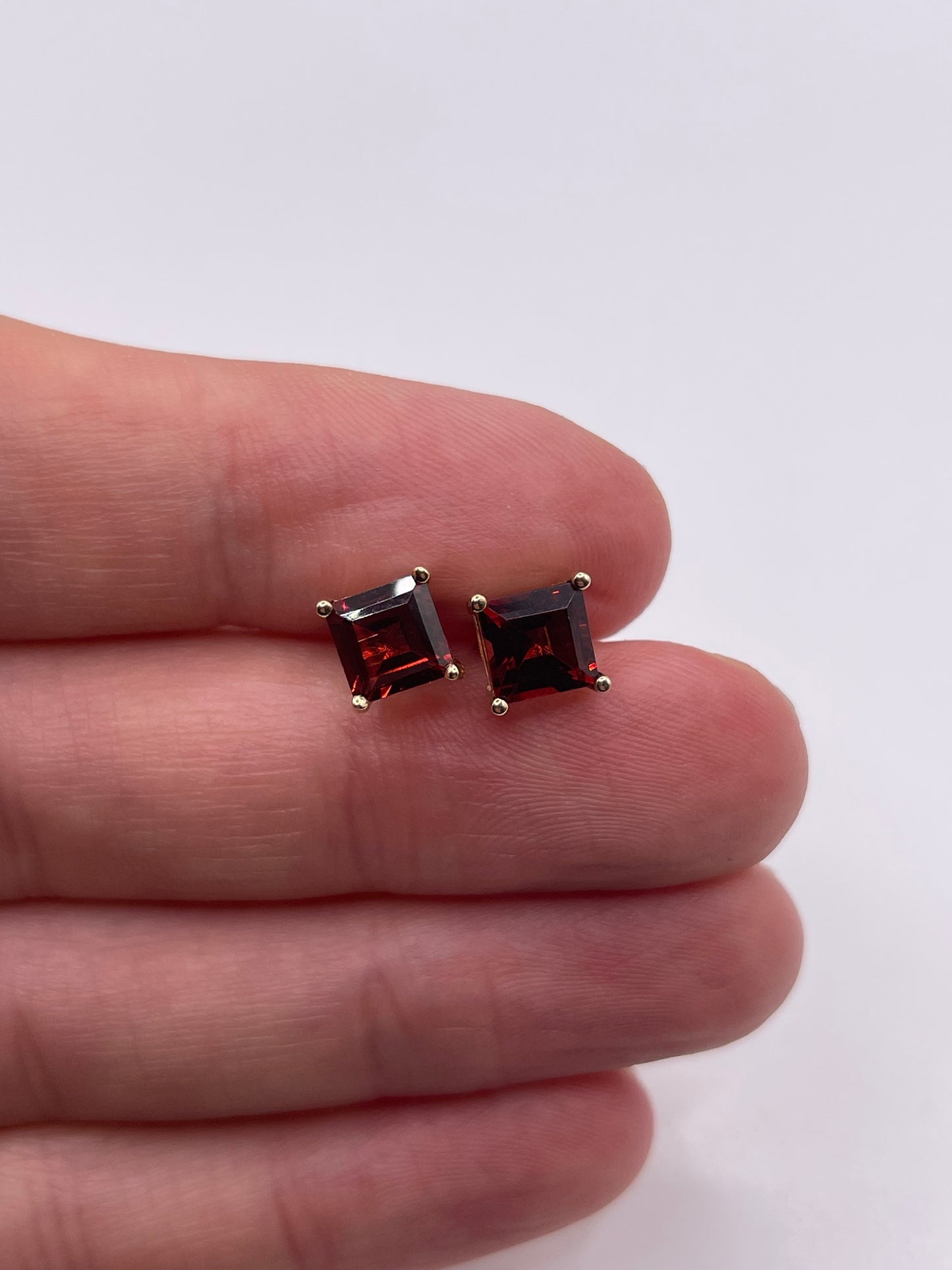 9ct gold garnet earrings