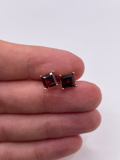 9ct gold garnet earrings