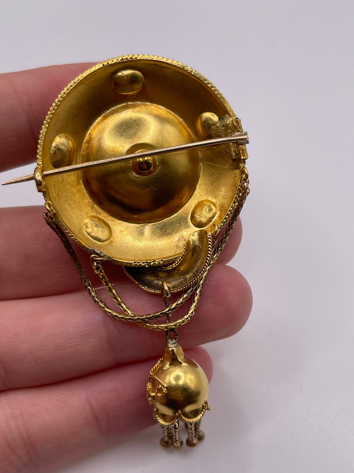 Antique 15ct gold garnet brooch