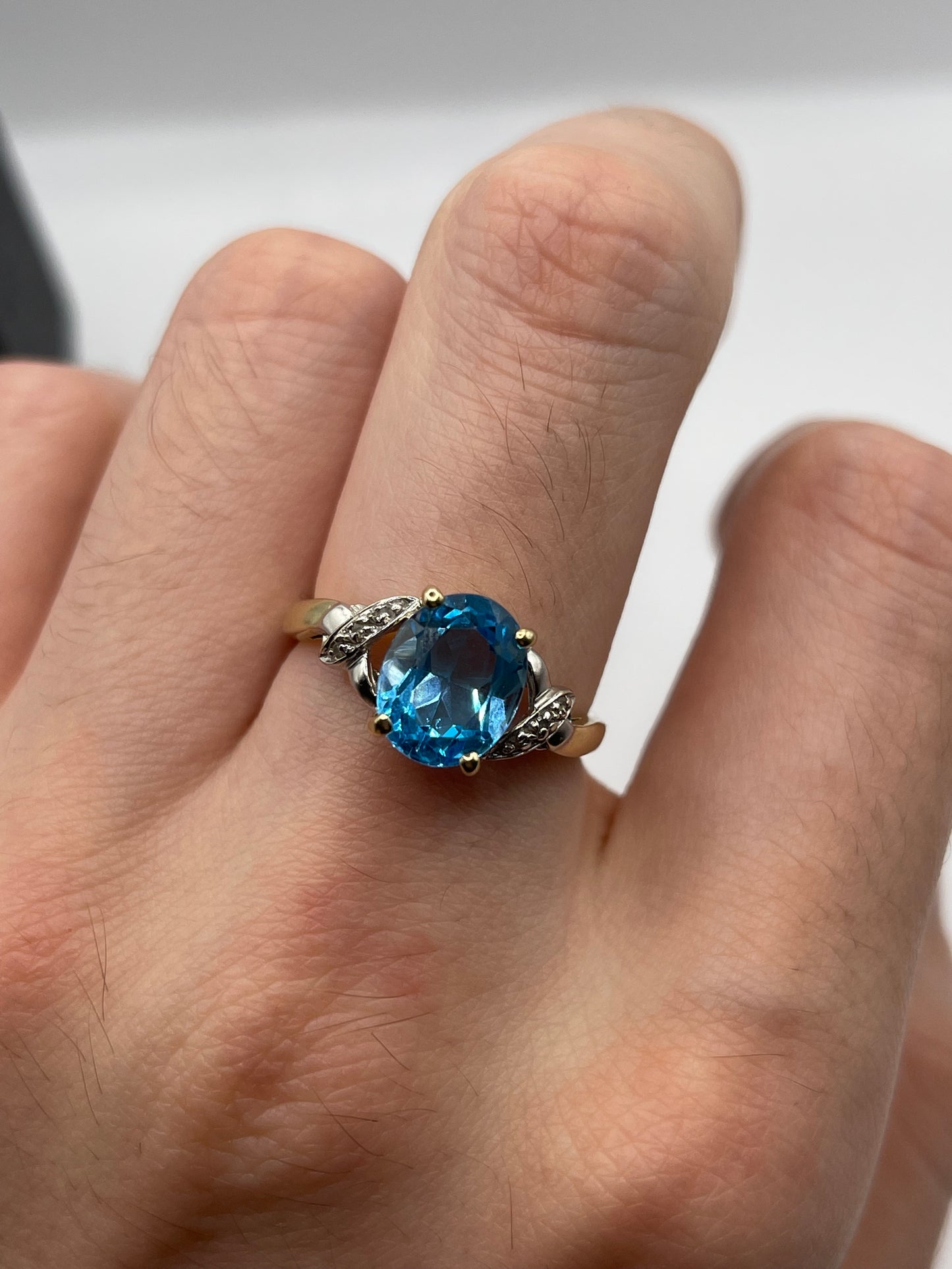 9ct gold blue topaz and diamond ring