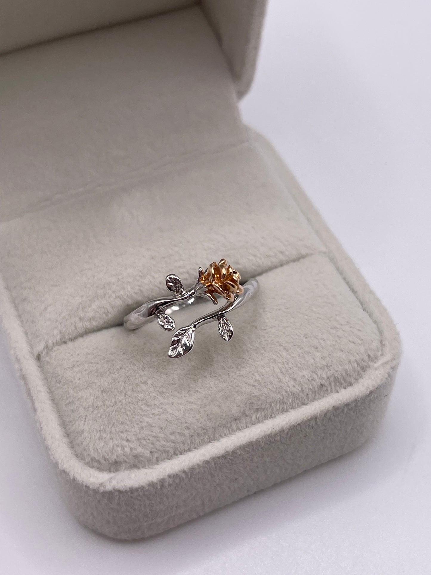 18ct two tone gold rose ring