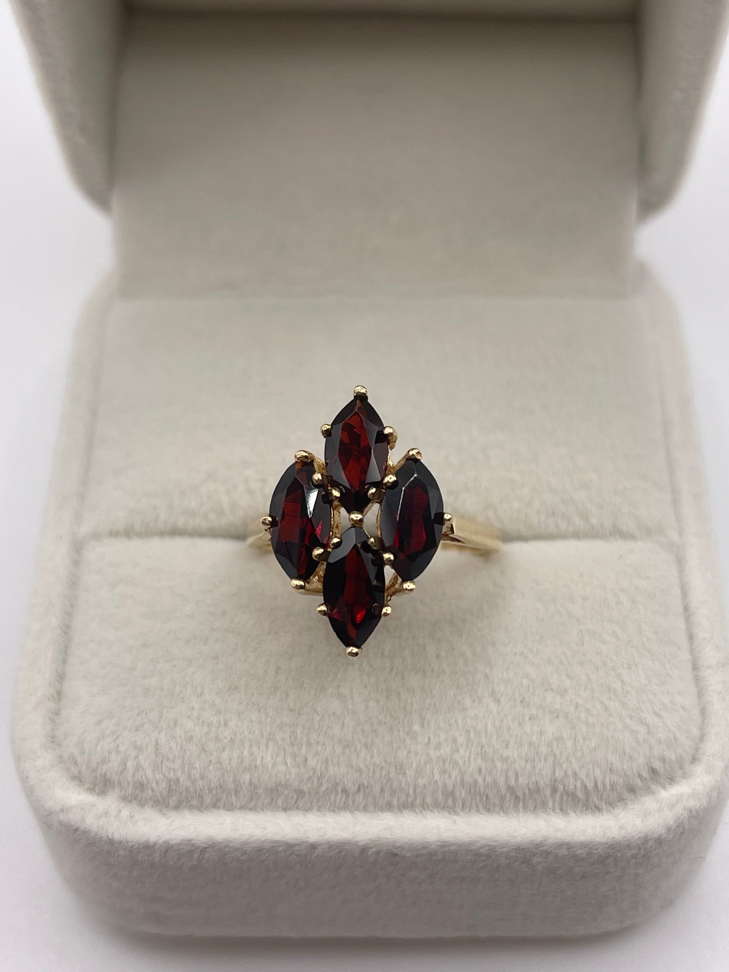 9ct gold garnet cluster ring