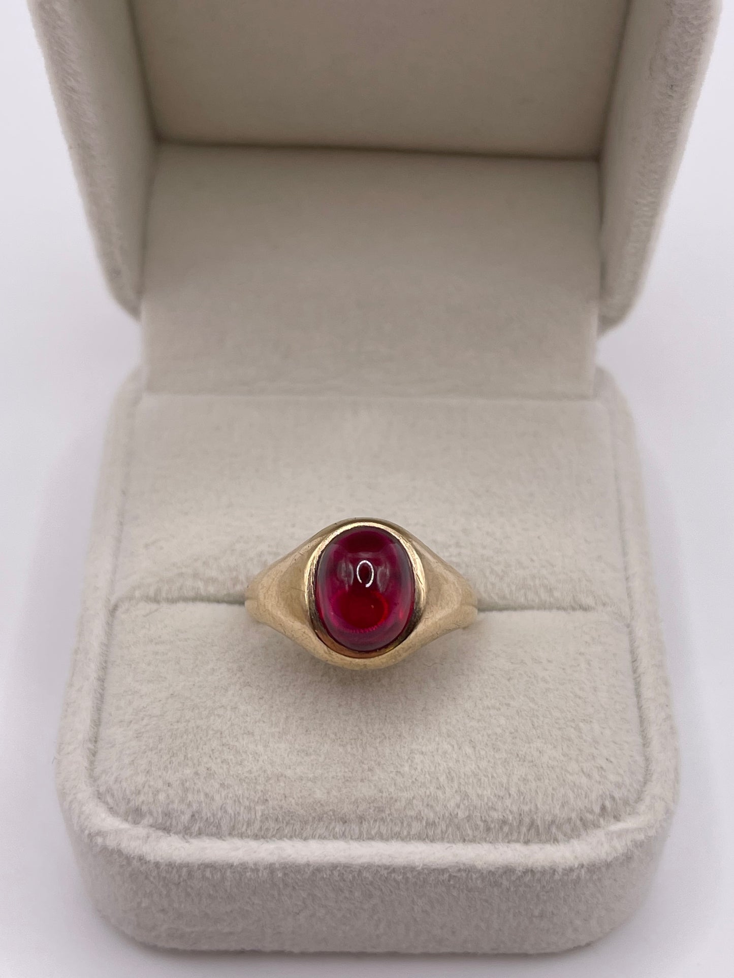 9ct gold cabochon stone ring