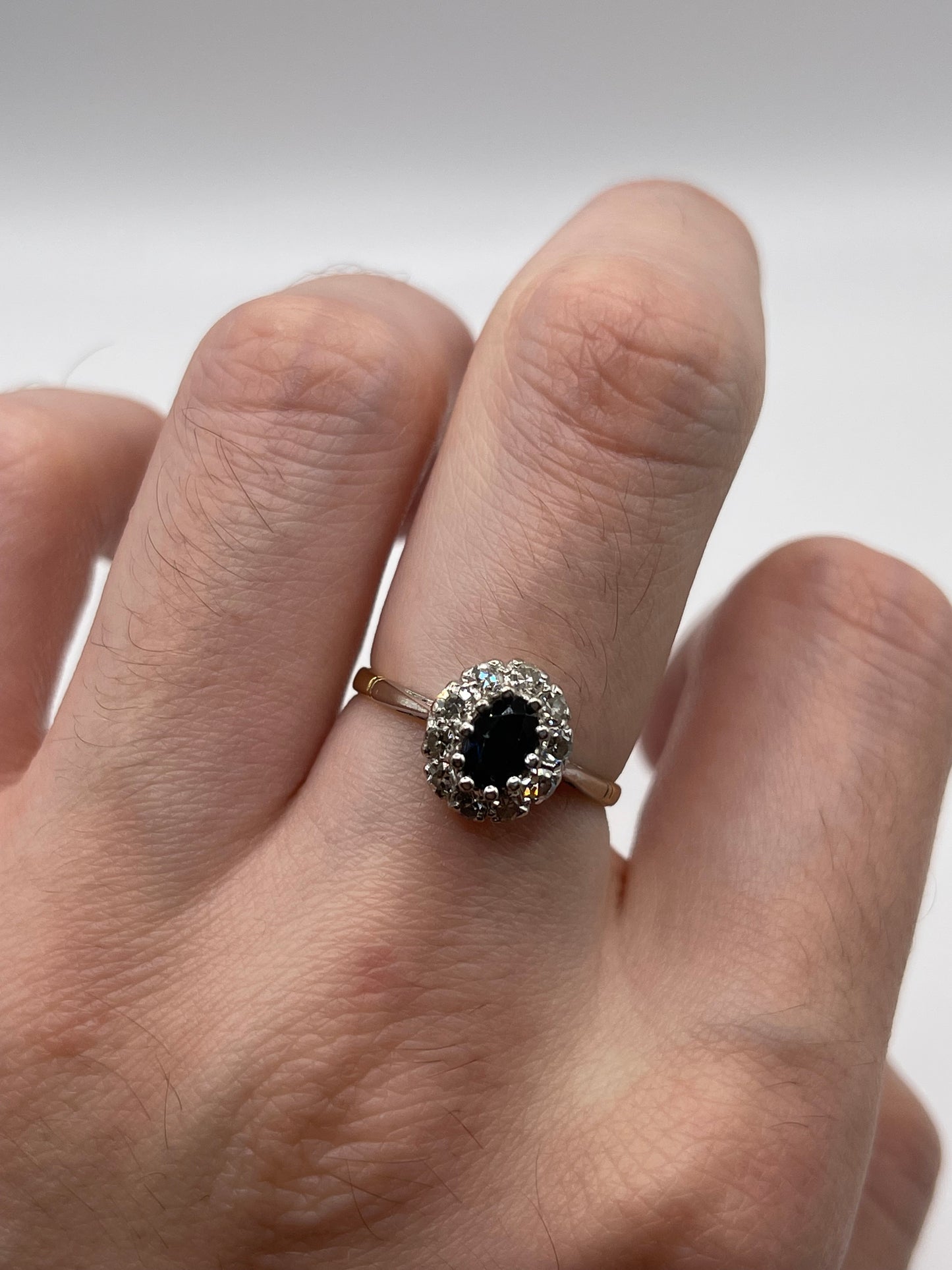 18ct gold sapphire and diamond ring