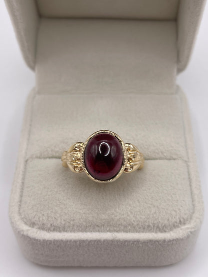 9ct gold cabochon garnet claw ring