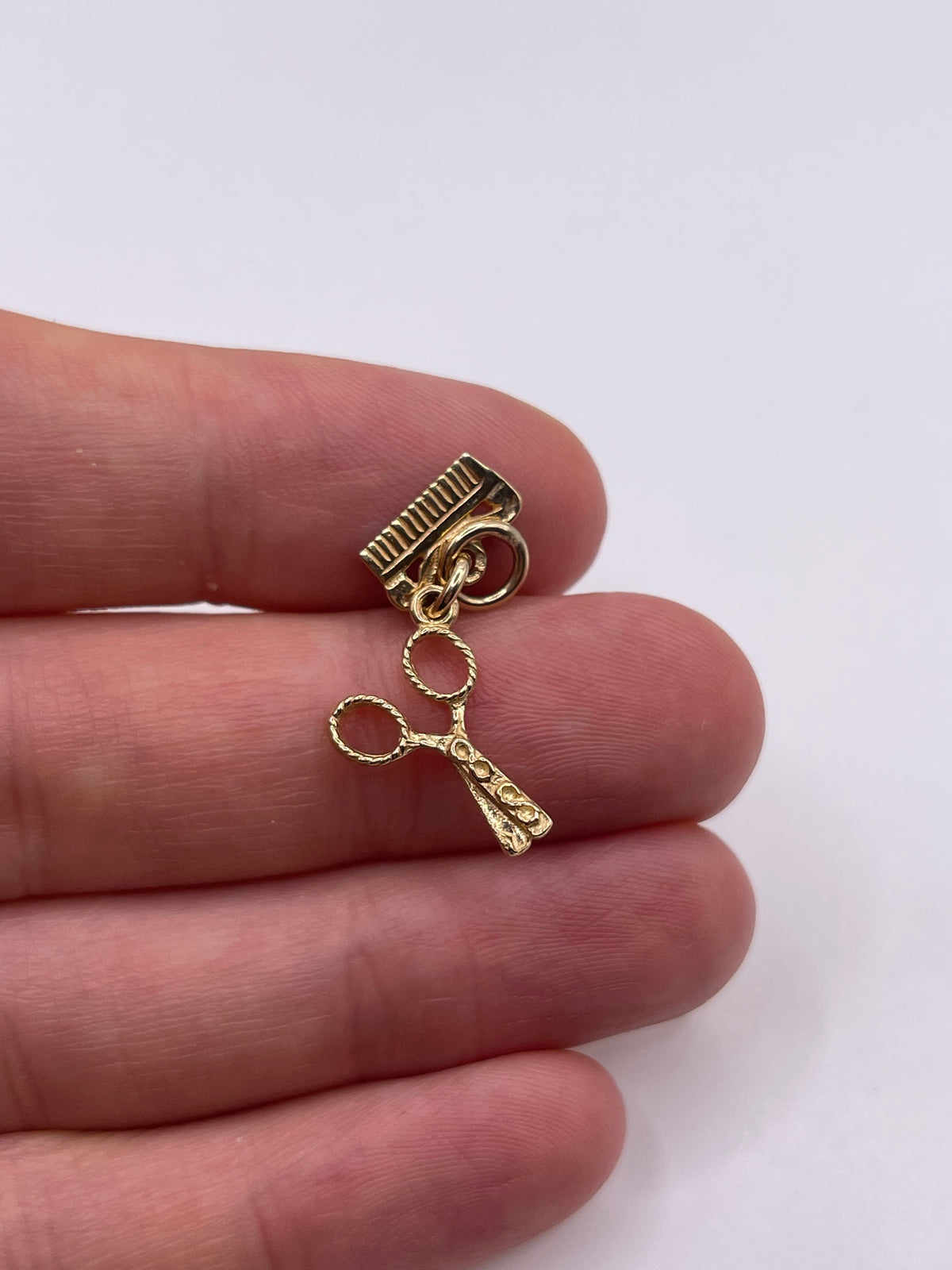 9ct gold scissors and comb charm