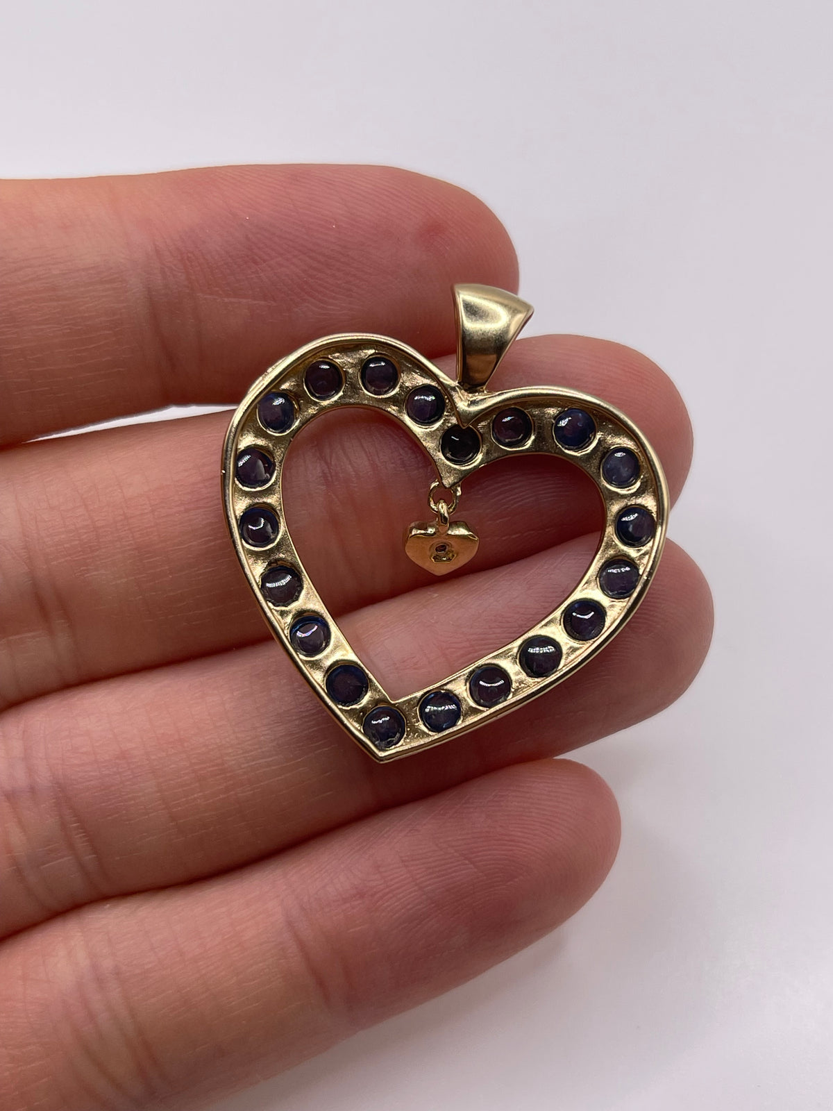 9ct gold cabochon sapphire and diamond heart pendant