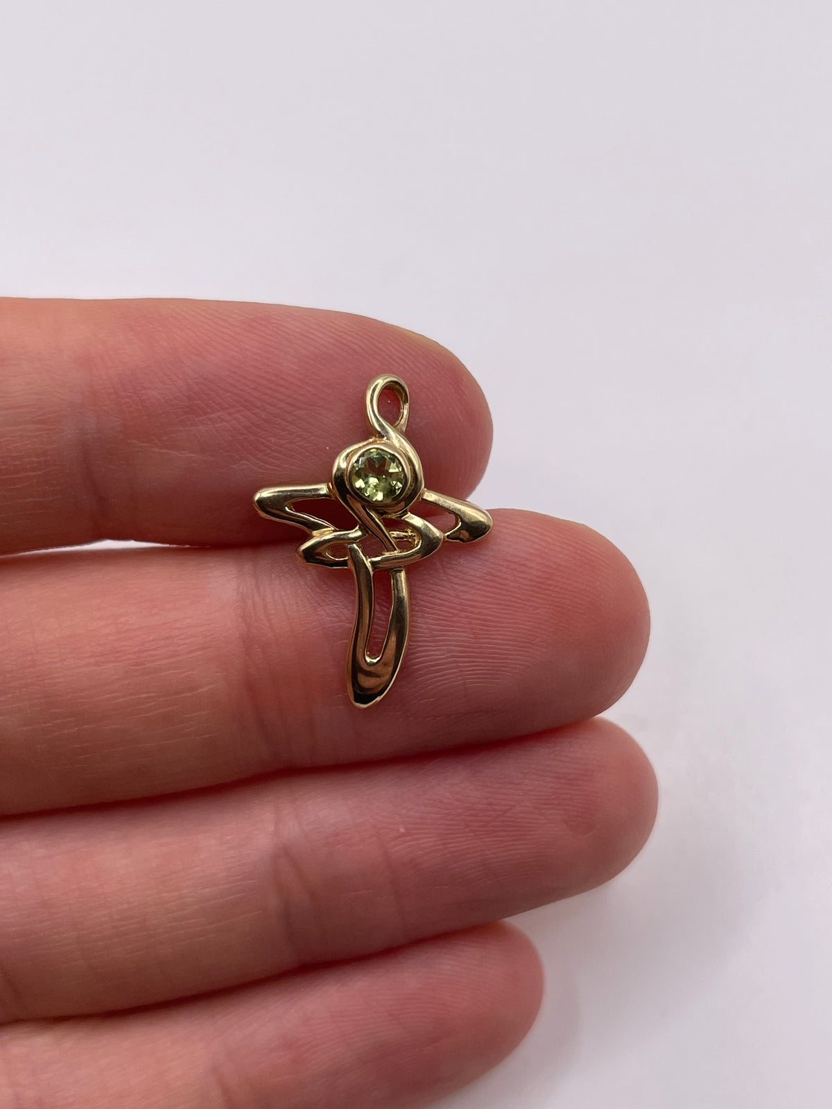 9ct gold peridot pendant