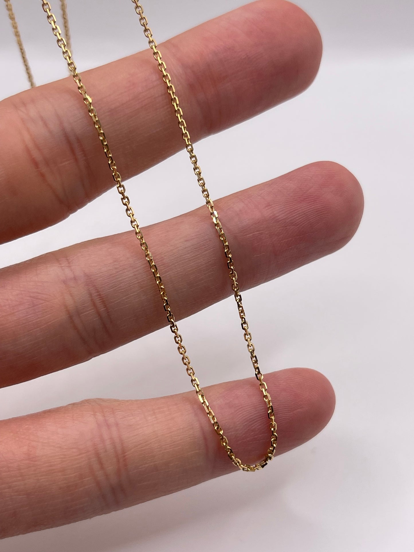 9ct gold chain I