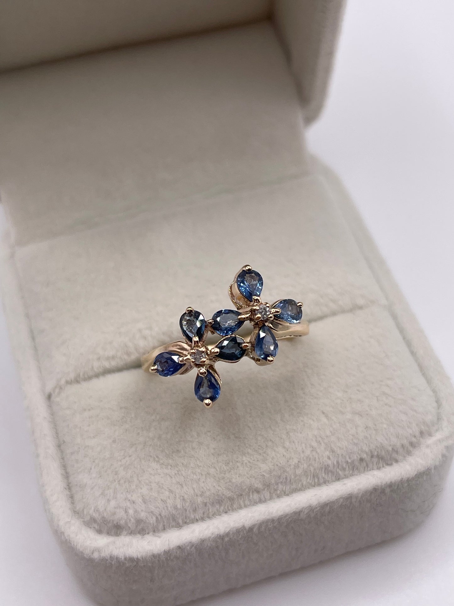 9ct gold sapphire and diamond ring