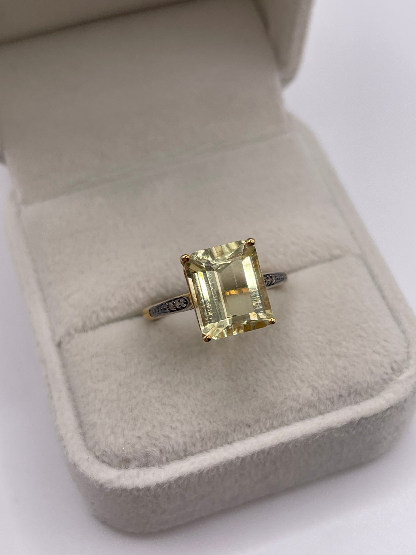 9ct gold quartz and diamond ring