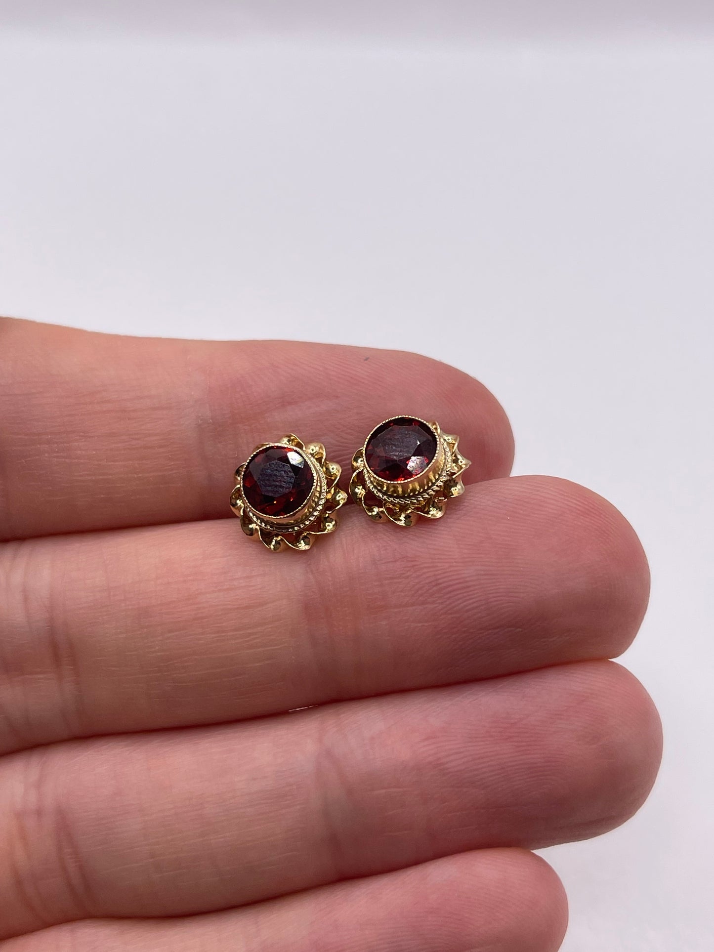 9ct gold garnet earrings