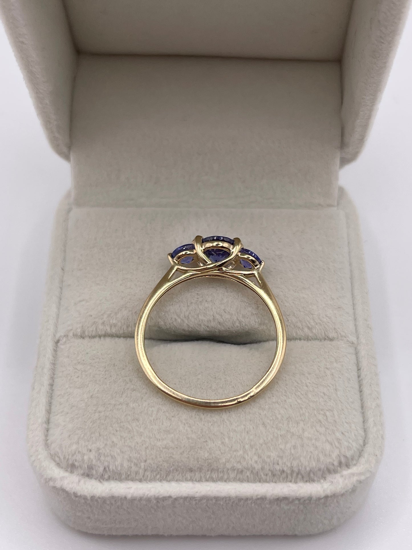 9ct gold tanzanite ring