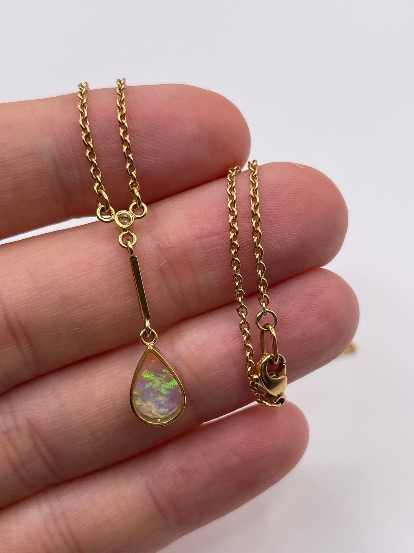 18ct gold opal and diamond necklace