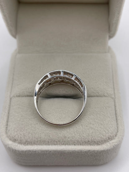 9ct white gold pearl and diamond ring