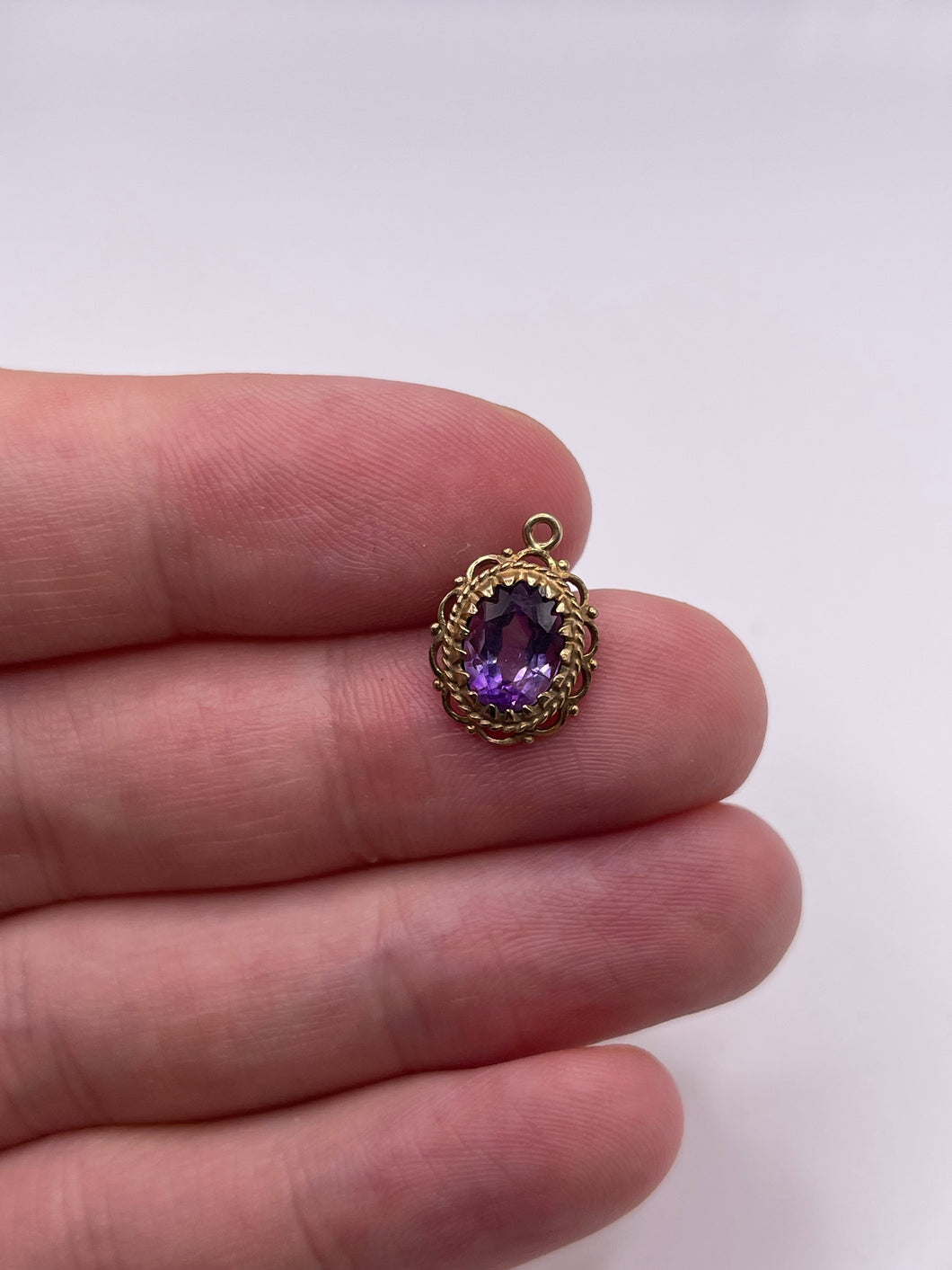 9ct gold amethyst pendant