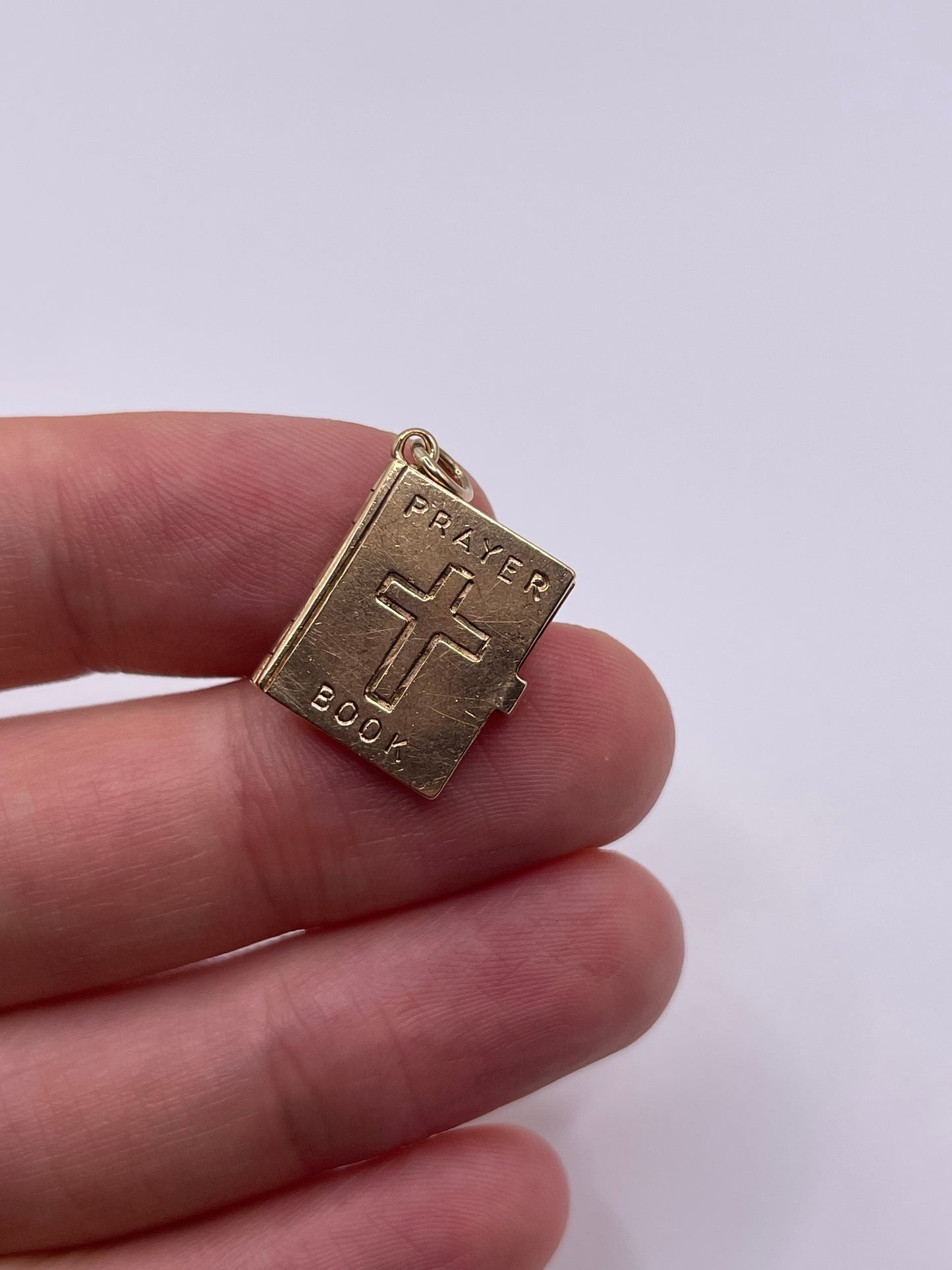9ct gold prayer book charm