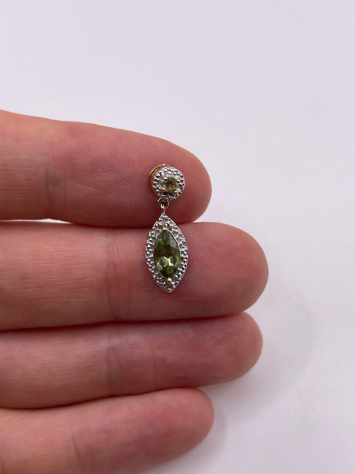 9ct gold peridot and diamond pendant