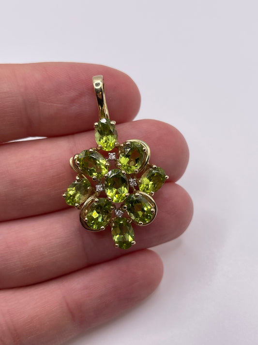 9ct gold peridot and diamond pendant