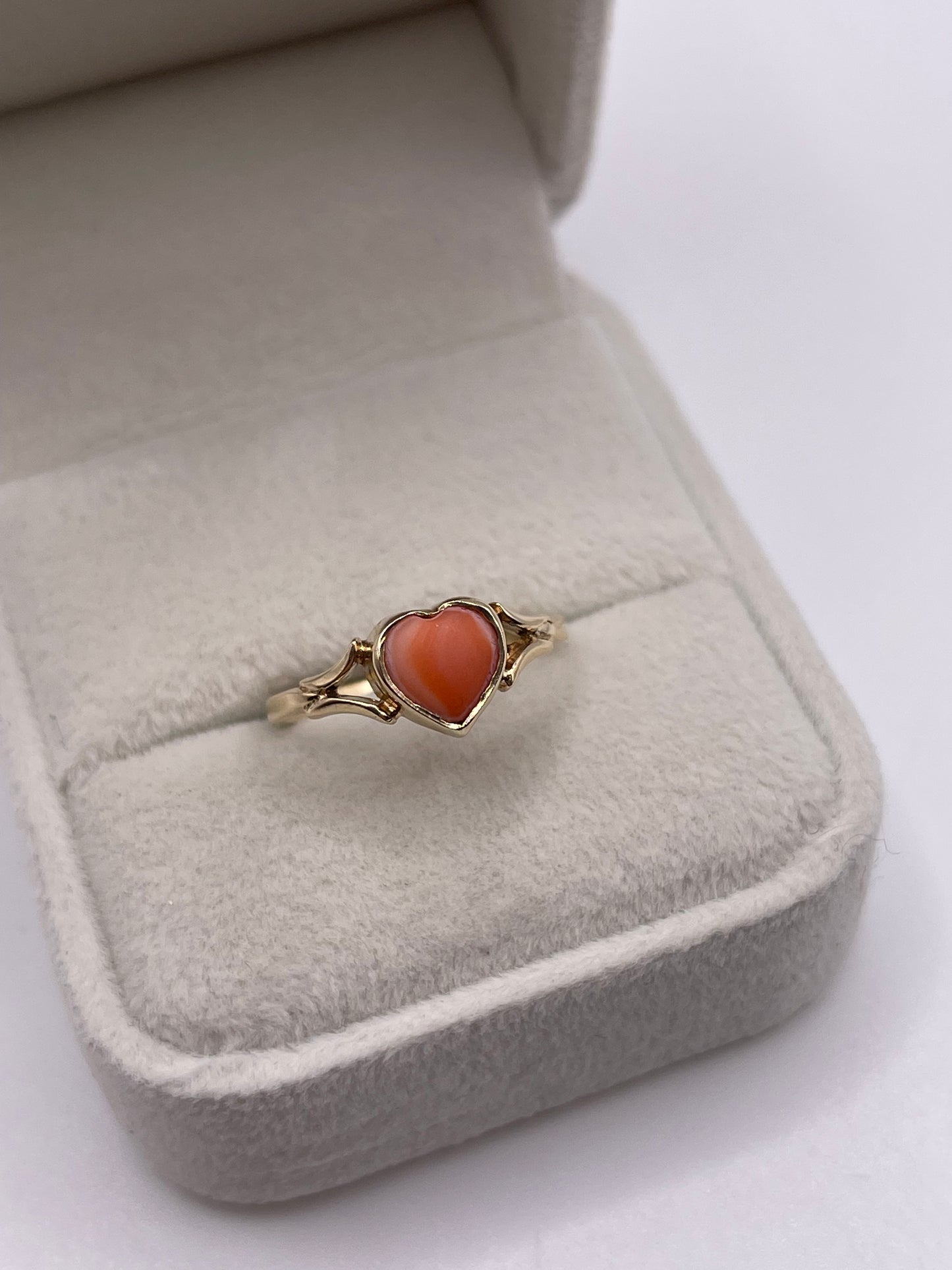 9ct gold heart coral ring
