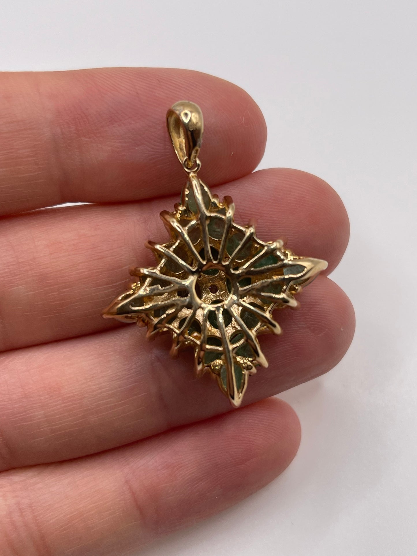 9ct gold emerald cluster pendant