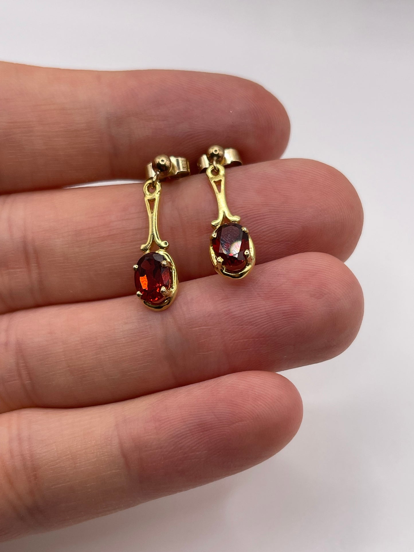 9ct gold garnet earrings