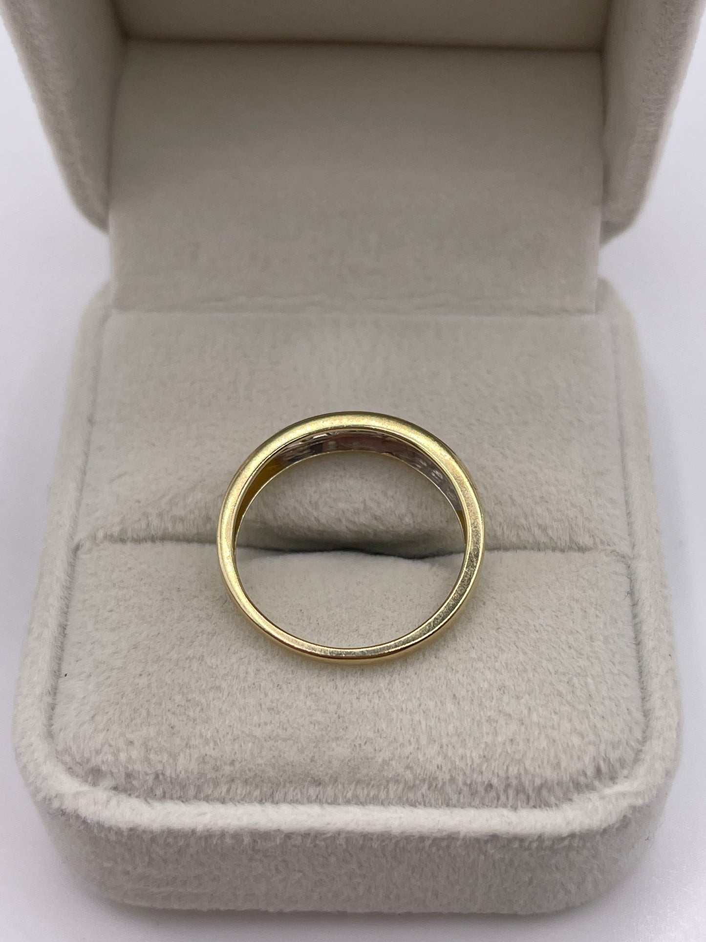 9ct gold diamond ring