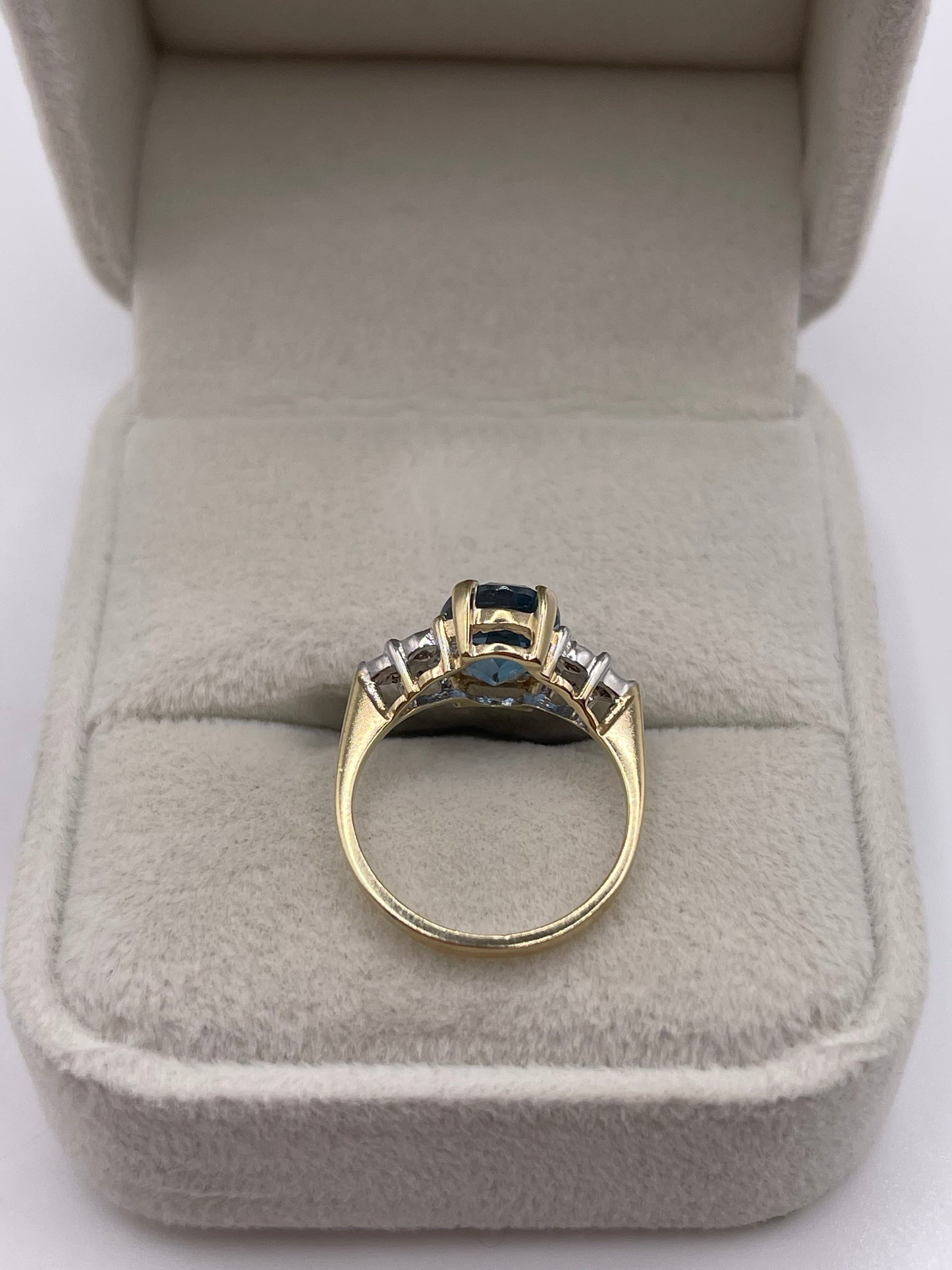 9ct gold topaz and diamond ring