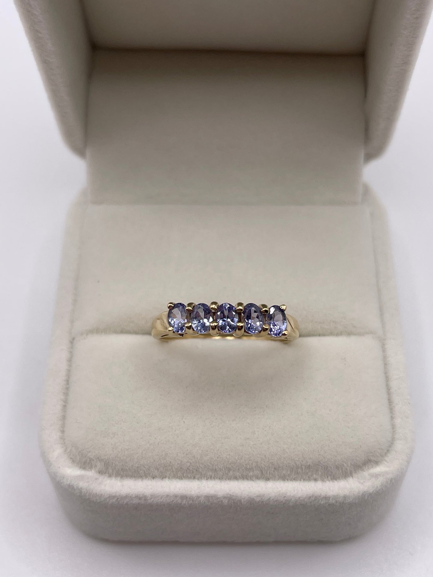 9ct gold tanzanite ring