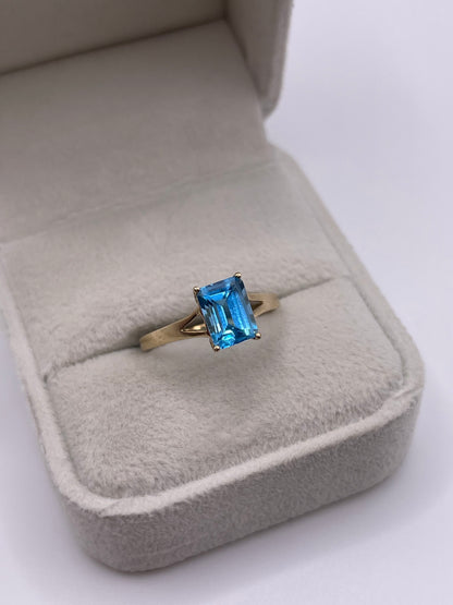 9ct gold blue topaz ring