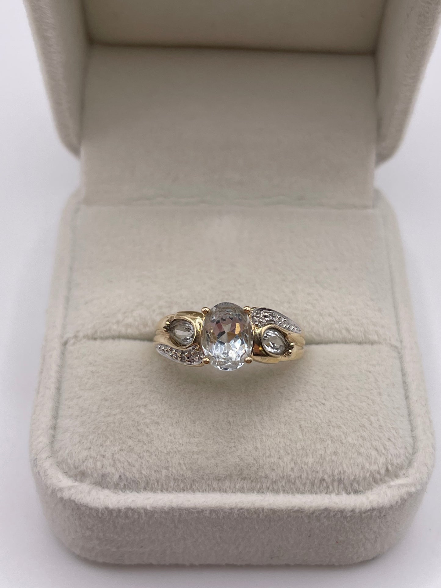 9ct gold aquamarine and diamond ring