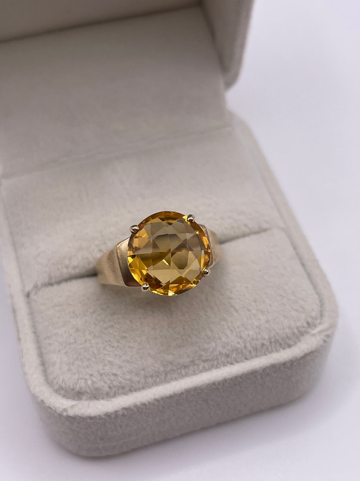 9ct gold citrine ring