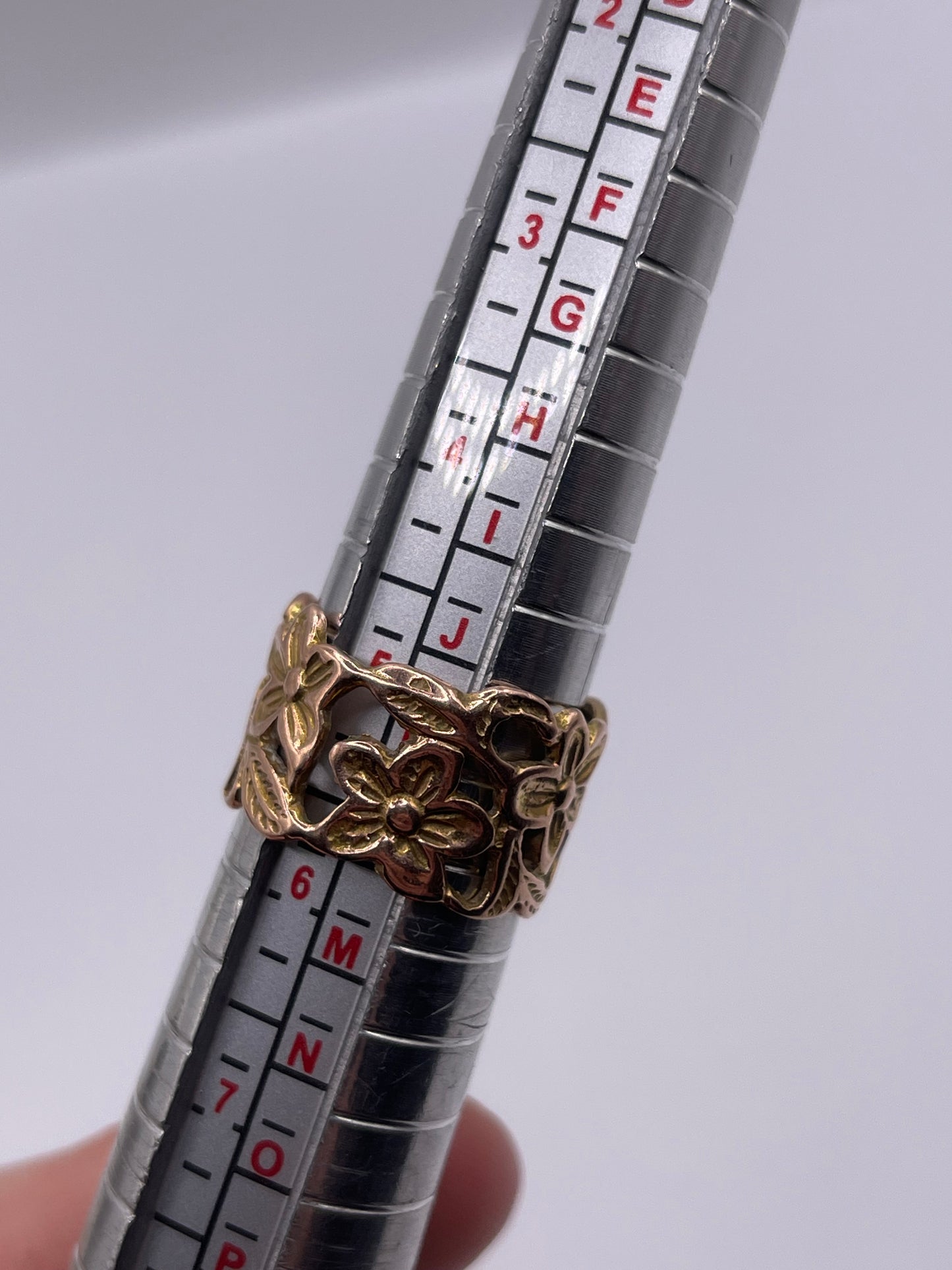 9ct two tone gold floral band