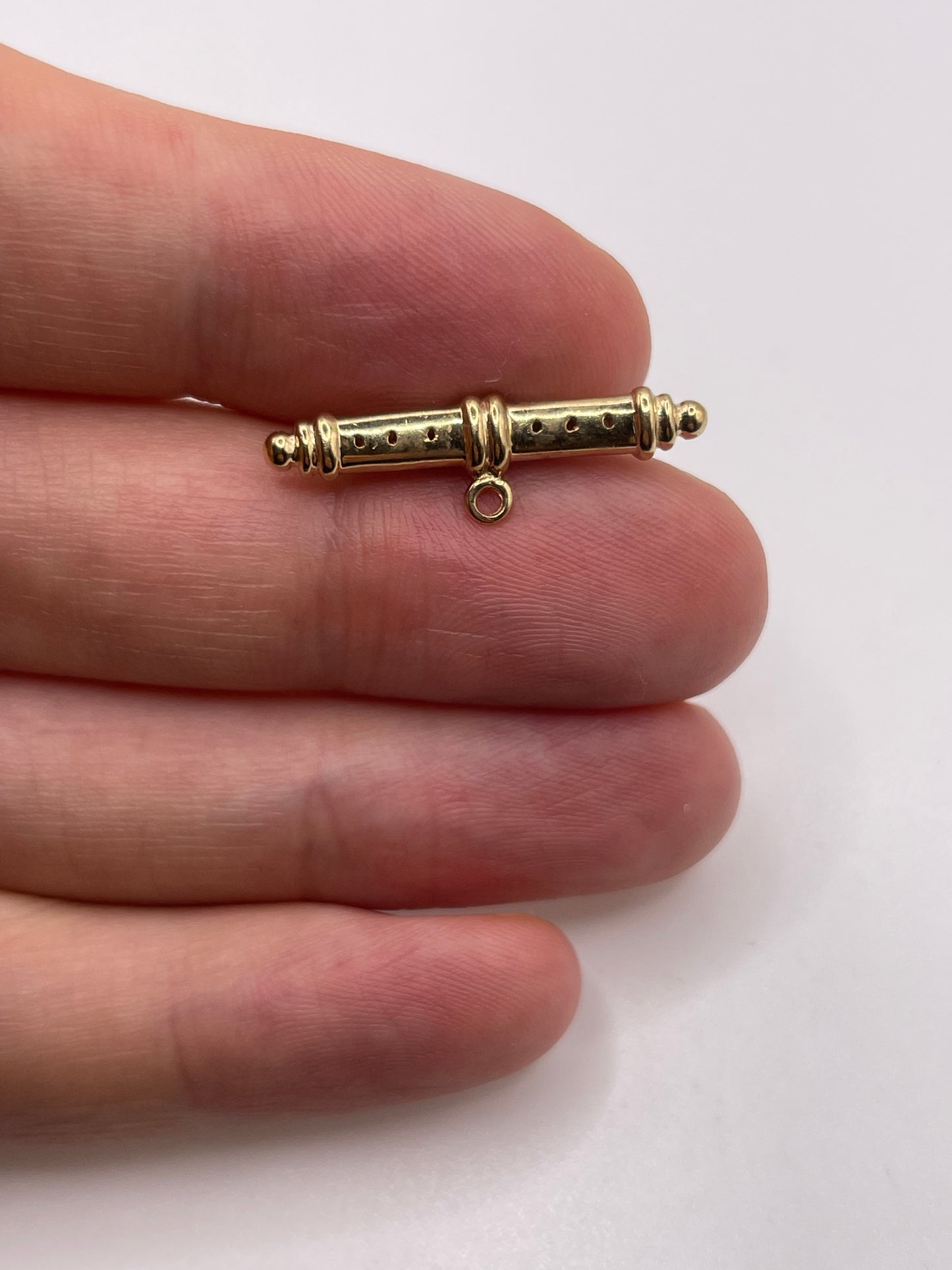 9ct gold diamond t bar pendant